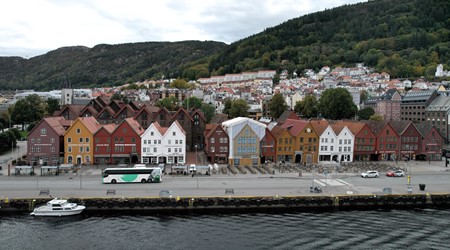 Where does Flybussen Bergen stop? 