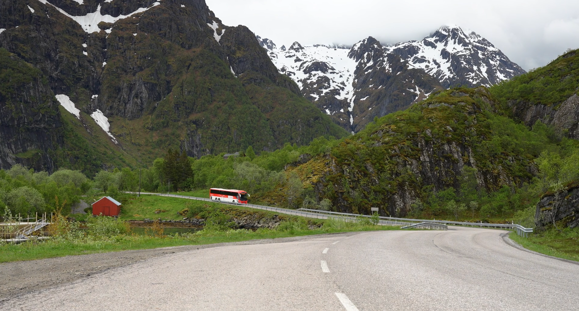 Travel for less with Flybussen to and from Evenes Airport